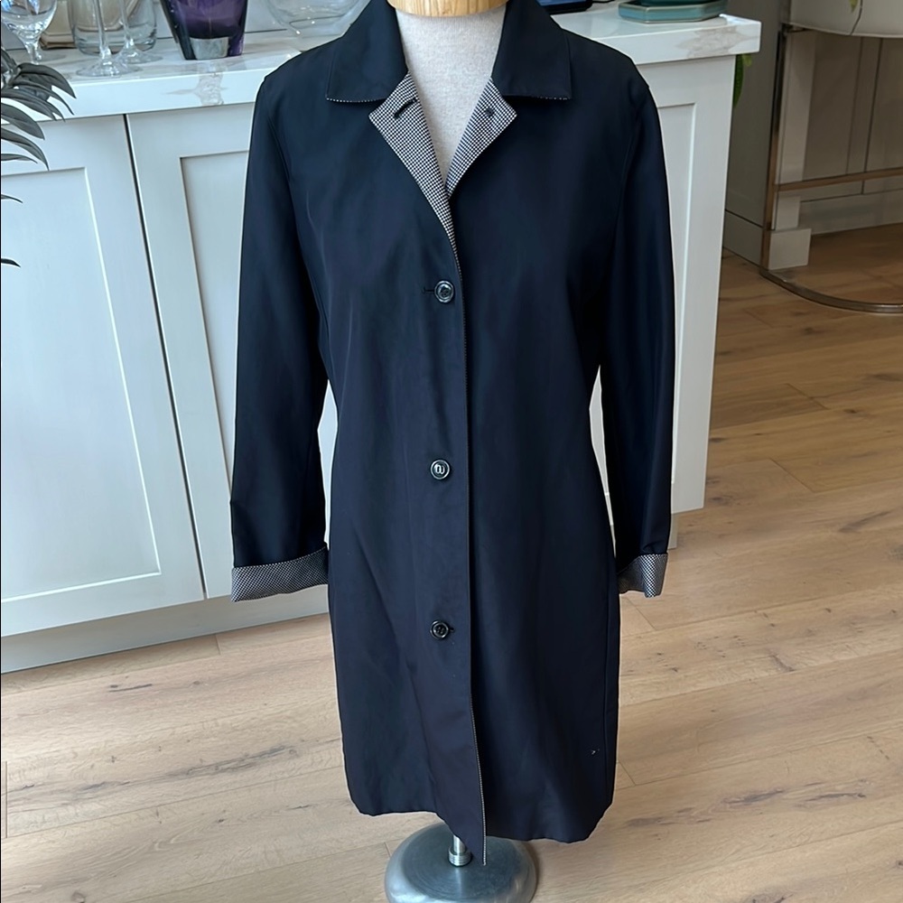 EUC Sanyo of New York black button front trench coat w patterned cuff & collar
